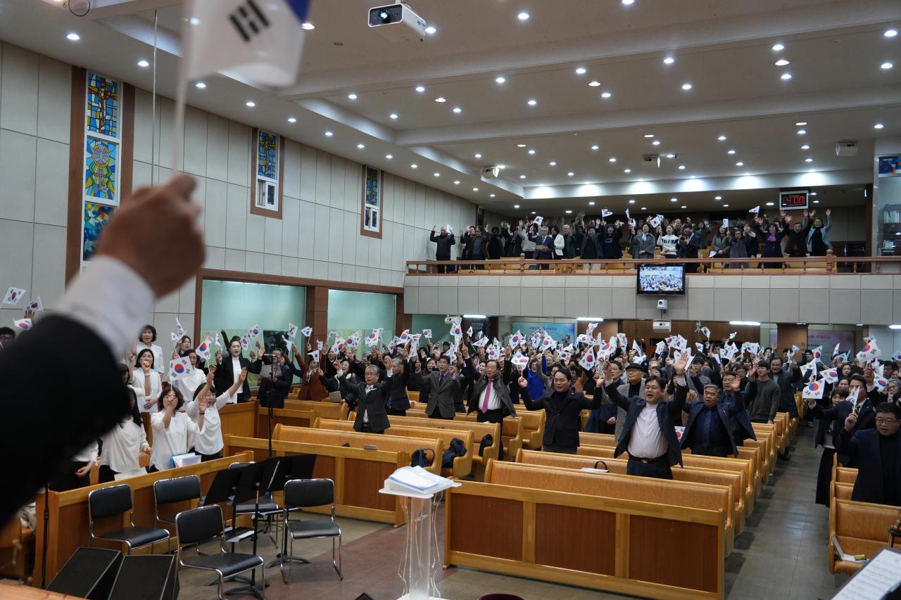 만세삼창_회중.JPG